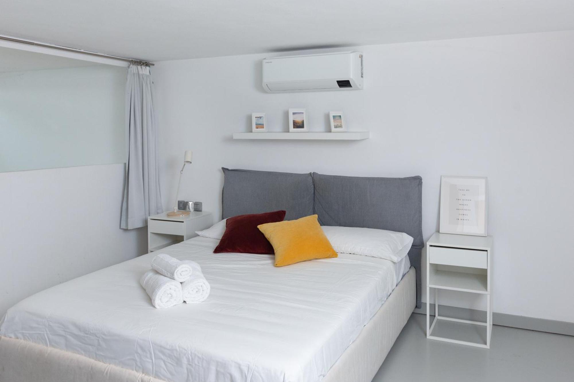 Апартаменти White And Brown Exclusive Loft With Terrace - Free Parking - M2 Station Мілан Екстер'єр фото